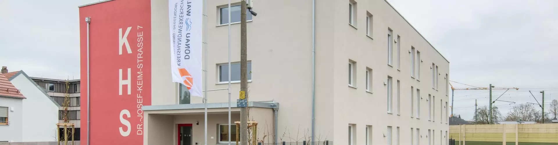 Das dreigeschossige moderne Gebäude für Nachwuchs und Fachkräfte mit rund 70 Betten ist seit der Eröffnung gut ausgelastet.