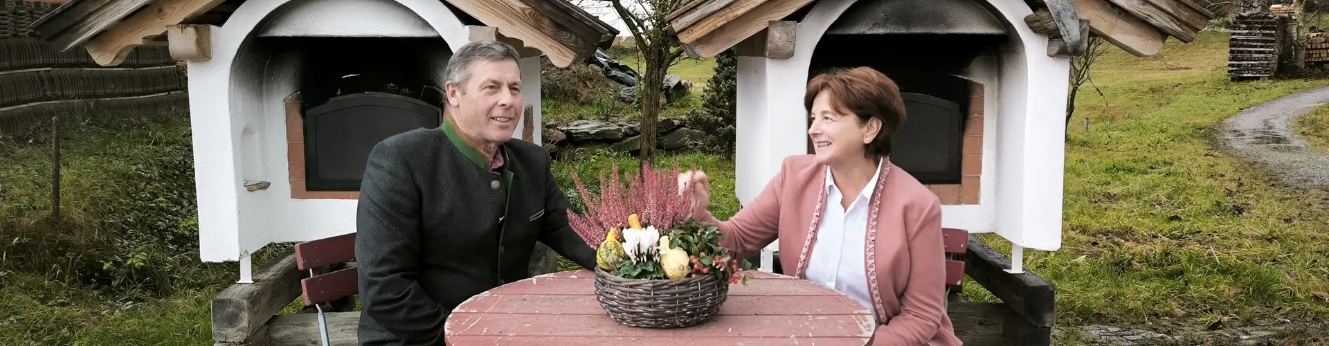 Johann Maurer und seine Frau beraten auch nach dem Bau eines Backofens die Kunden weiter über dessen Benutzung.