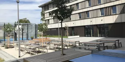 Mit Beginn des neuen Schuljahres 2025/26 kommen die ersten Blockschüler in das neu gebaute Jugendwohnhaus des Berufsschulverbands Straubing-Bogen in Straubing.