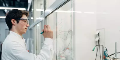 Studierende können am Campus in Straubing auch in Laboren forschen.