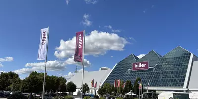 Einzelhandelskaufleute sind für die Kunden die erste Anlaufstelle bei Fragen zum Einrichten, Dekorieren und zu einzelnen Produkten. Foto: Biller