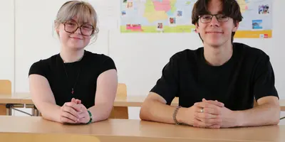 „Wir sind hier, weil wir Sprachen mögen, weil wir gern neue Sprachen lernen und weil wir auch gern Sprachen sprechen“, sagt Anna Kaiser. Sie und Rafael Körner sind gerade am Anfang ihres zweiten Jahres an der Fremdsprachenschule Landshut.