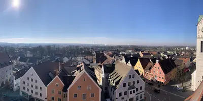 •	Historisches Zentrum, moderner Wirtschaftsstandort: Das ist Neustadt an der Donau.