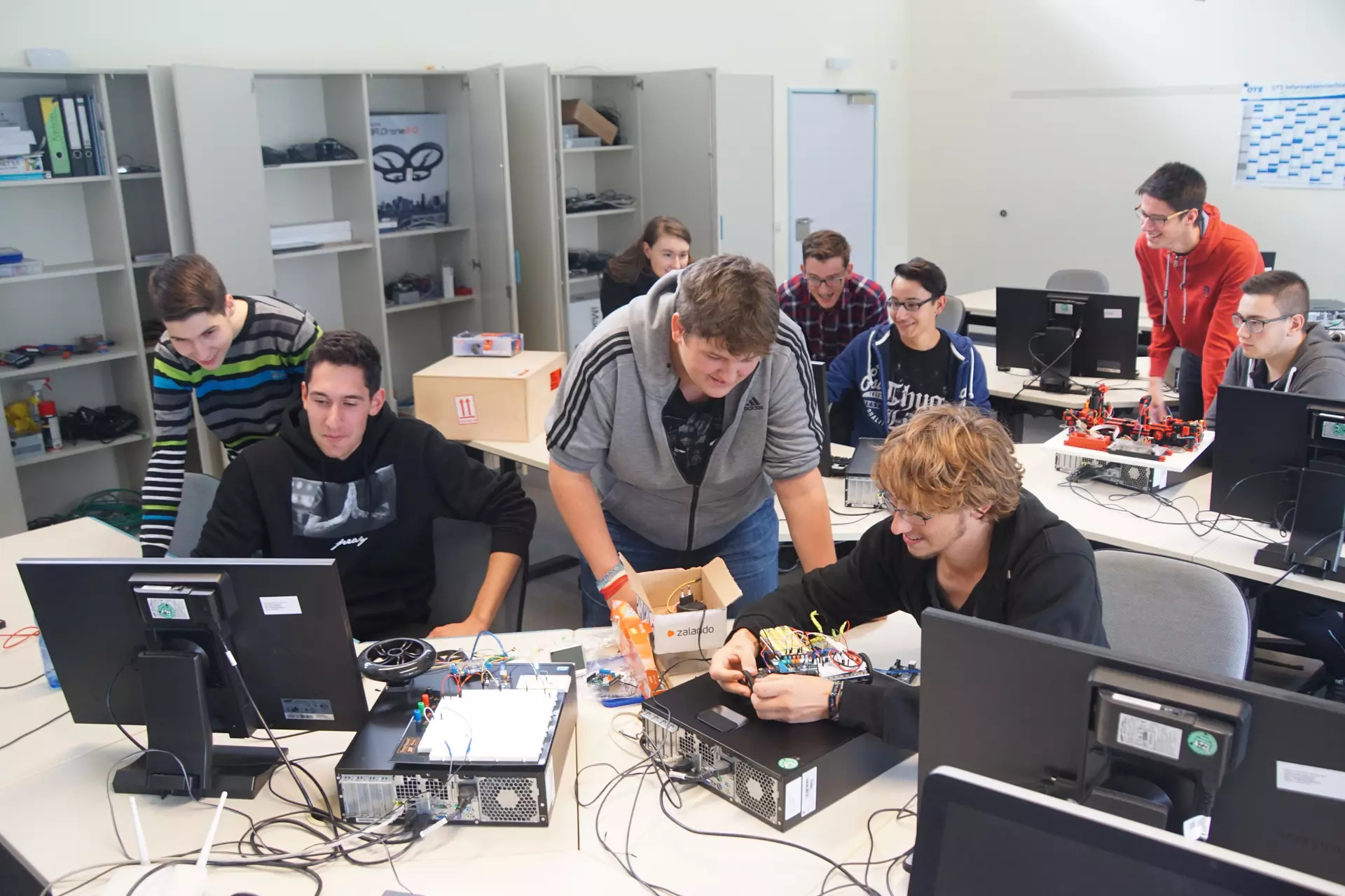 Vermittlung von Wissen und gleichzeitig Freude an der Arbeit: Das sind die EDV-Schulen in Plattling. Foto: EDV-Schule Plattling