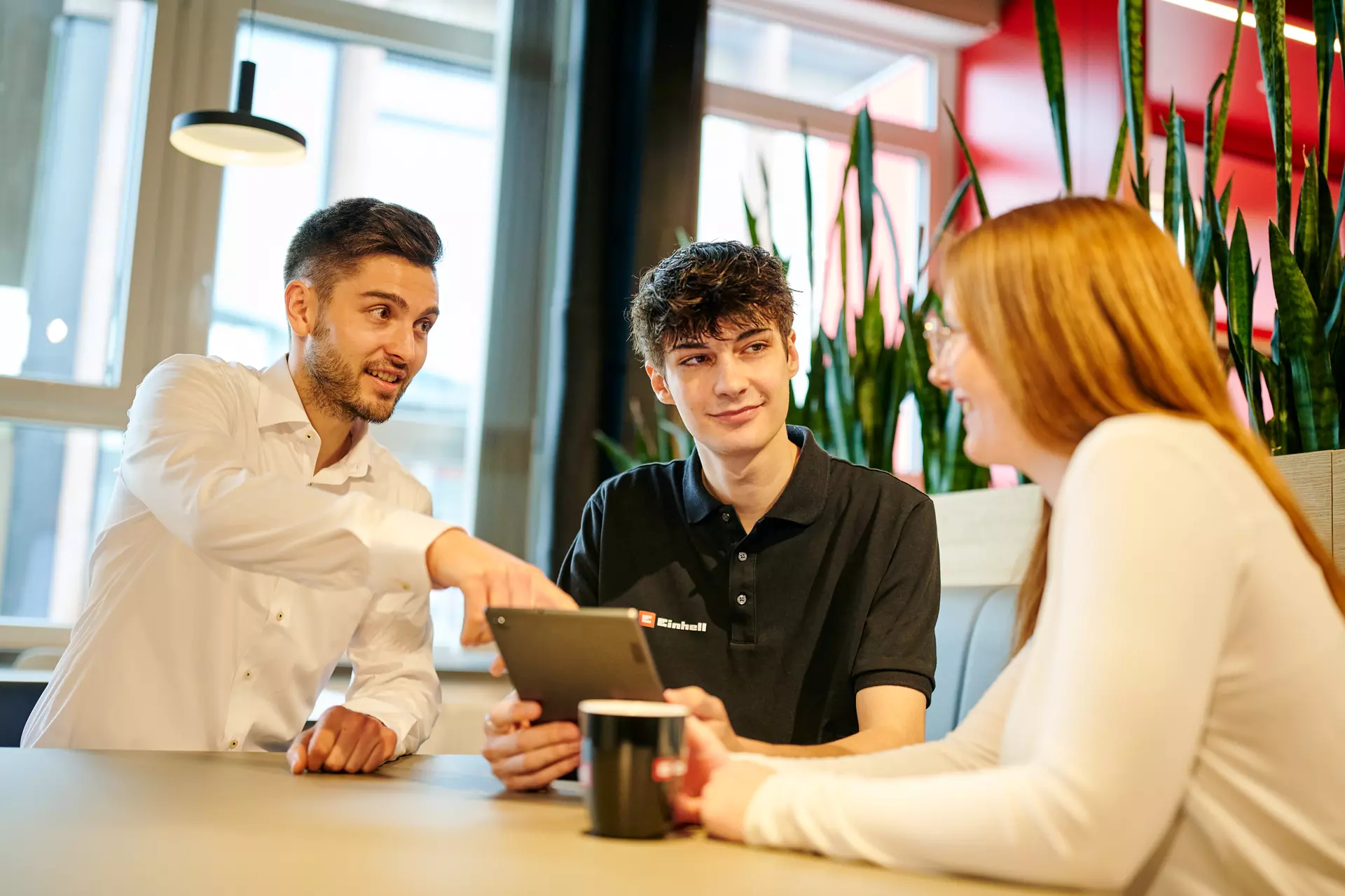 Ob Ausbildung oder Duales Studium: Bei Einhell sind Karrieren in vielen Bereichen möglich. Allen gemeinsam sind optimale Arbeitsbedingungen. Foto: Einhell Gemany AG Ob Ausbildung oder Duales Studium: Bei Einhell sind Karrieren in vielen Bereichen möglich. Allen gemeinsam sind optimale Arbeitsbedingungen. Foto: Einhell Gemany AG