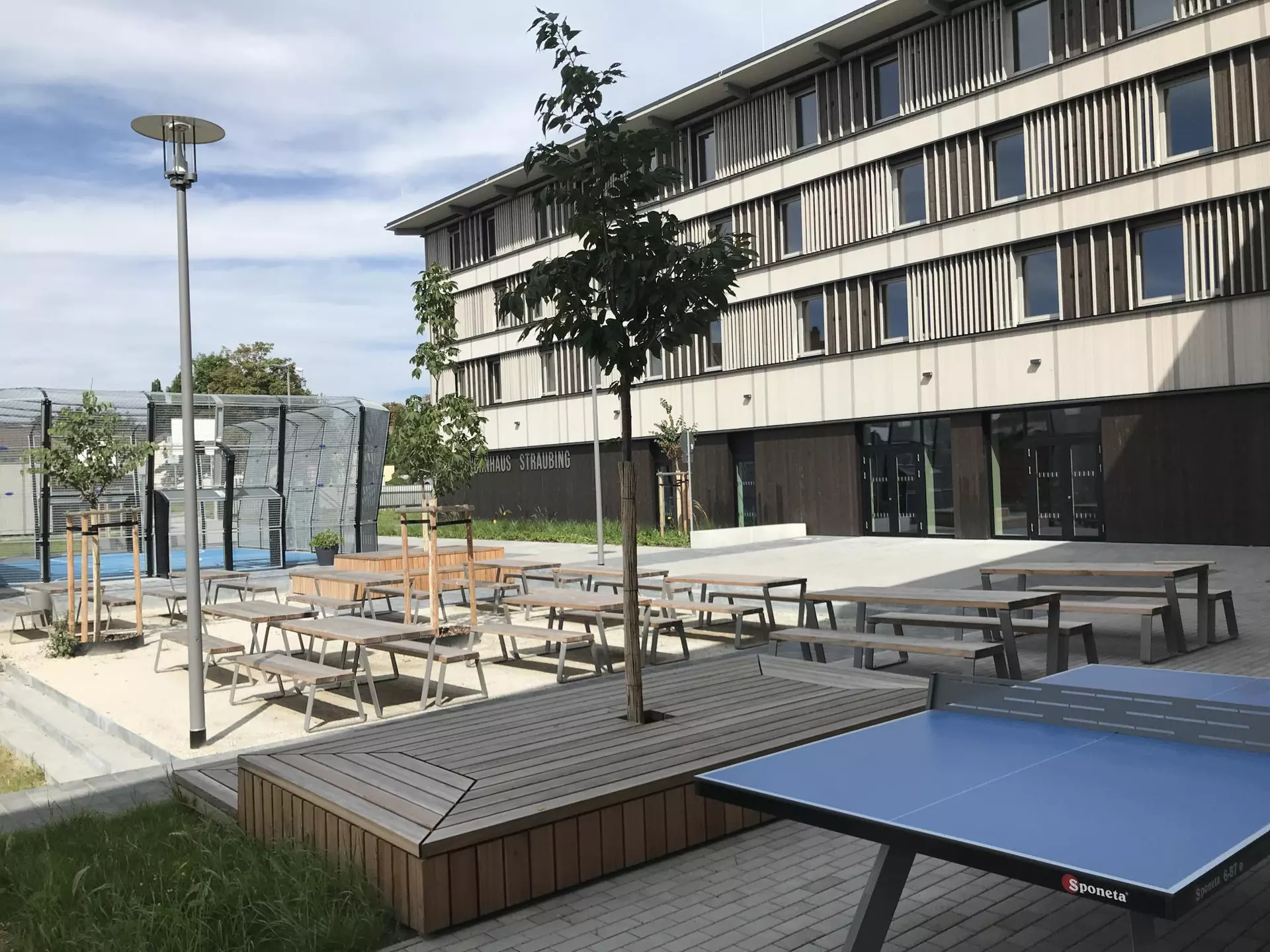 Mit Beginn des neuen Schuljahres 2025/26 kommen die ersten Blockschüler in das neu gebaute Jugendwohnhaus des Berufsschulverbands Straubing-Bogen in Straubing. Foto: Josef Unterholzner