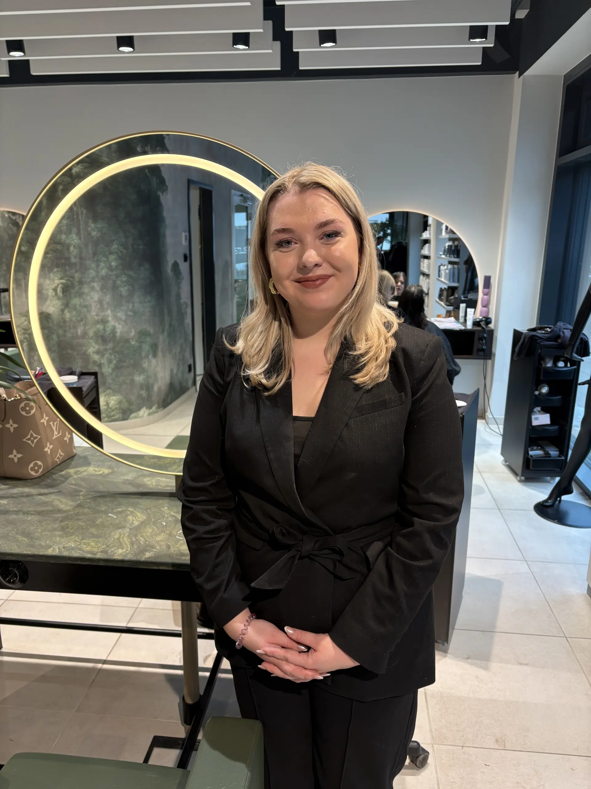 Emily Martel ist aktuell im zweiten Lehrjahr bei „hair & beauty experts Stolze“ in Straubing. Foto: Susanne Zimmermann