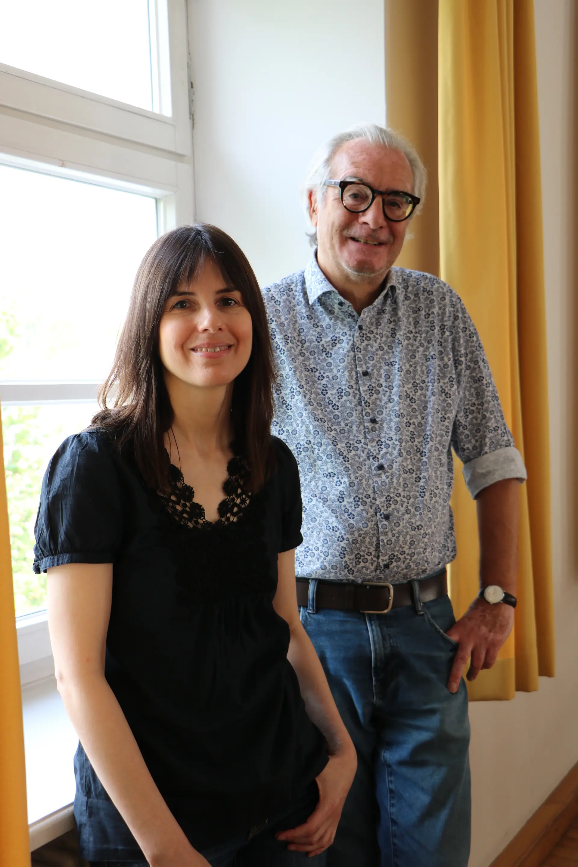 • Das Interesse an Fremdsprachen verbinde Schüler und Lehrkräfte, findet Schulleiterin Elvira Almuiña Viz. Sie und Lehrer Helmut Seidel sind stolz darauf, wie divers und bunt die kleine Schule ist.