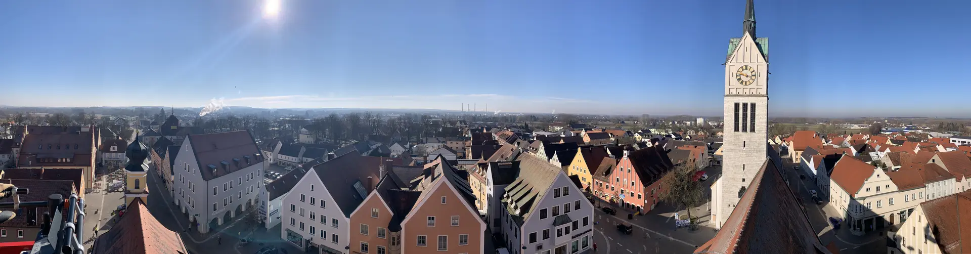 •	Historisches Zentrum, moderner Wirtschaftsstandort: Das ist Neustadt an der Donau.